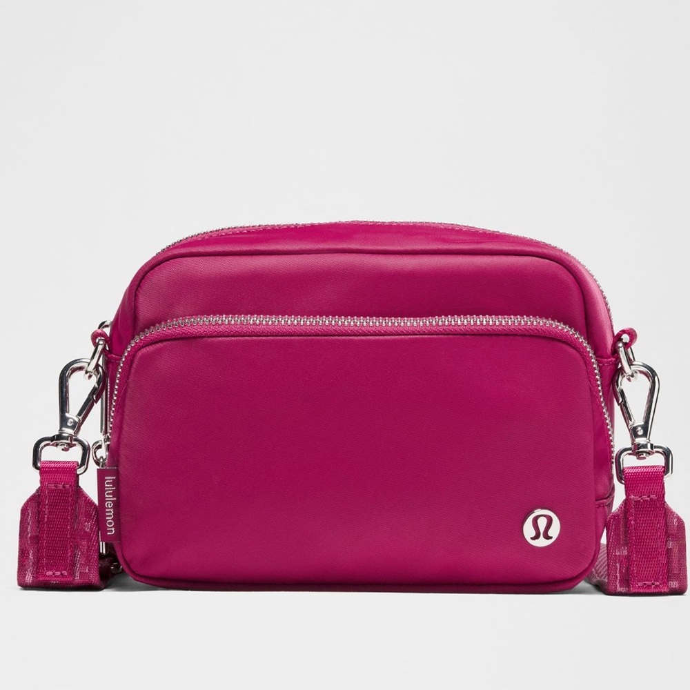 Lululemon Everywhere Crossbody Bag 2L L Monogram Metallic in Berry Rumble/Silver